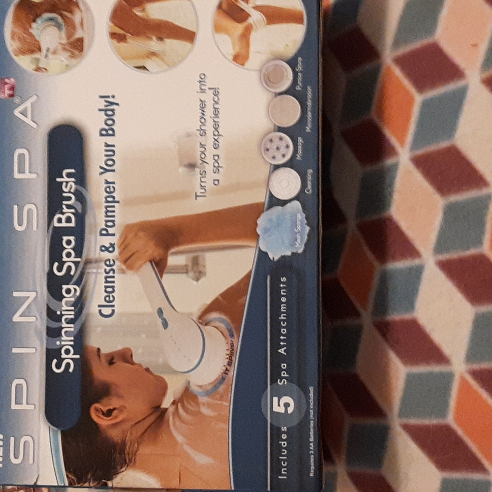 NIB Spin Spa Spinning Spa Brush cleanse and pamper your whole body 5attatchments
